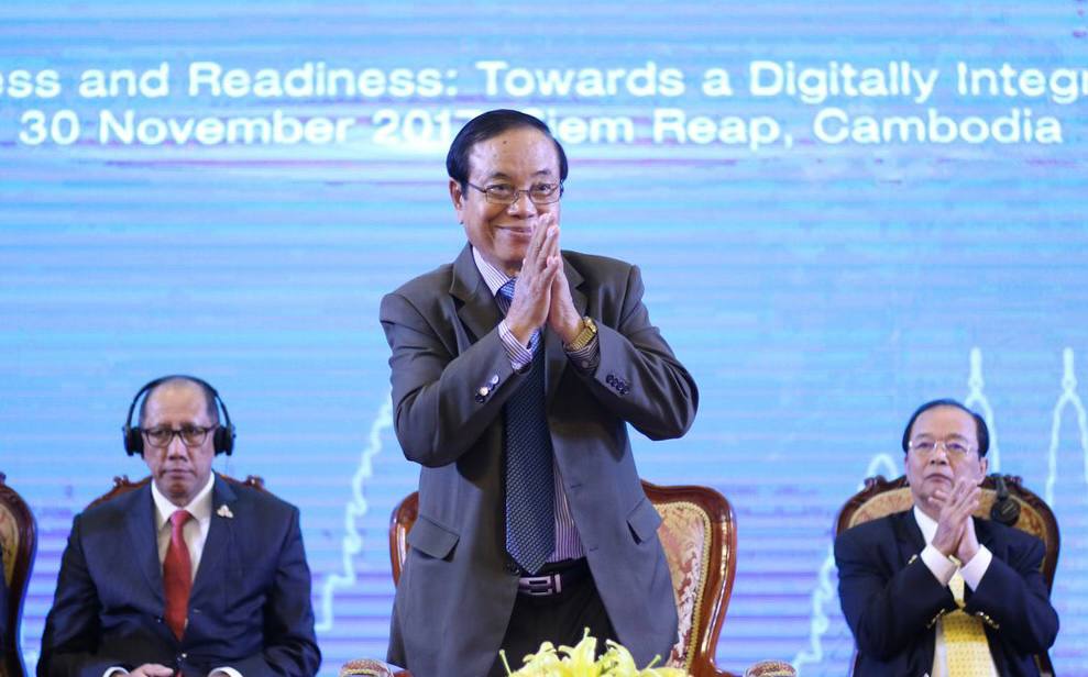ឯកឧត្តម សាយ សំអាល់ ថ្នាក់ដឹកនាំ និងមន្ត្រីរាជការគ្រប់លំដាប់ថ្នាក់នៃក្រសួងបរិស្ថាន ផ្ញើសារលិខិតគោរពជូនពរឯកឧត្តមកិត្តិនីតិកោសលបណ្ឌិត ប៊ិន ឈិន ក្នុងឱកាសចម្រើនជន្មាយុគម្រប់ ៧៣ឆ្នាំ ឈានចូល ៧៤ឆ្នាំ