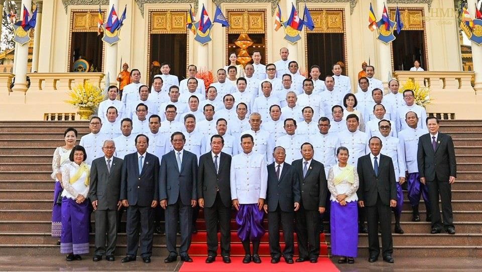 ឯកឧត្តមបណ្ឌិត ហ៊ុន ម៉ាណែត ដឹកនាំសមាជិកសមាជិកា រាជរដ្ឋាភិបាល អាណត្តិទី៧ ធ្វើសច្ចាប្រណិធាន នៅព្រះបរមរាជវាំង
