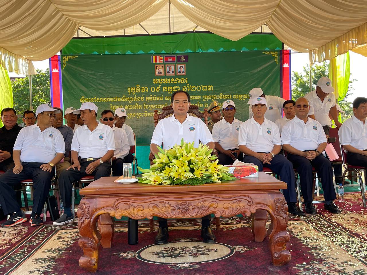 កូនឈើប្រណិត នឹងកូនឈើហូបផ្លែជិត ១០០០ដើម ត្រូវបានរដ្ឋបាលខេត្តព្រះវិហារ យកទៅដាំនៅក្នុងបរិវេណសាលាបឋមសិក្សាទំនប់ ដើម្បីអបអរបុណ្យរុក្ខទិវា៩កក្តដាឆ្នាំ ២០២៣