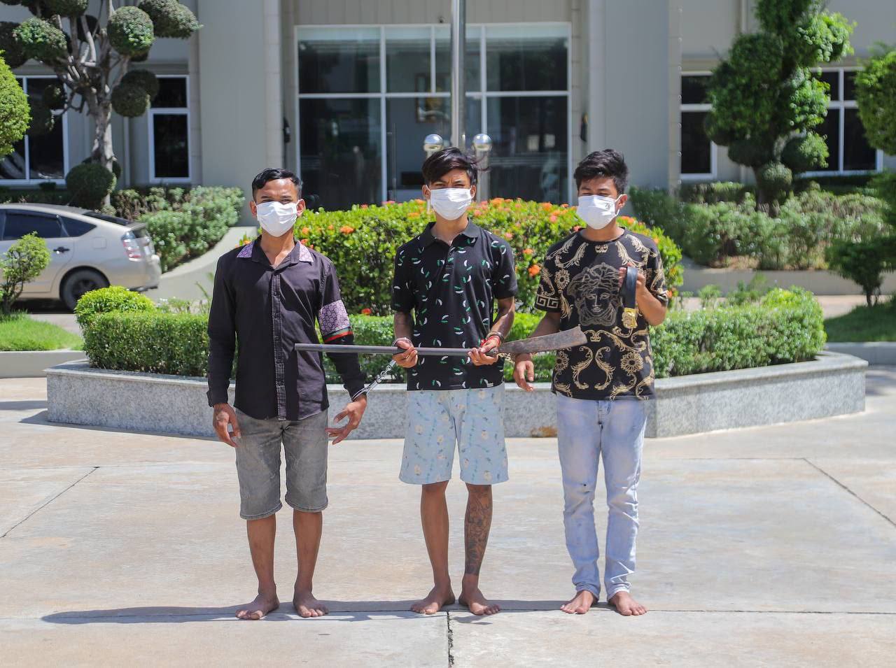 កងរាជអាវុធហត្ថរាជធានីភ្នំពេញ បង្រ្កាបអ្នកលេងកាំបិតផ្គាក់ ៣នាក់ ពាក់ព័ន្ធករណីហិង្សាដោយចេតនា