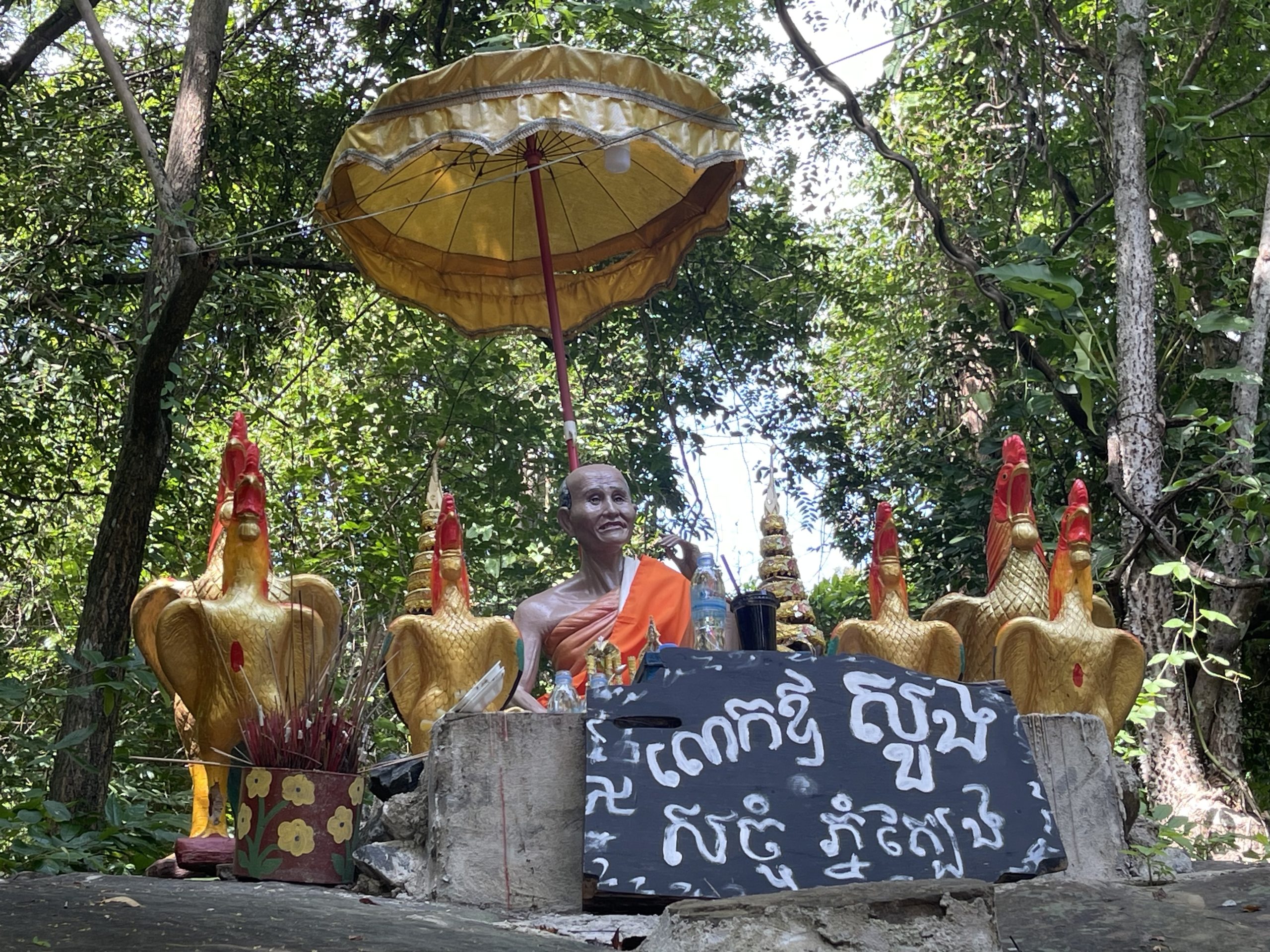 ជំនឿ ទៅលើអ្នកសច្ចំភ្នំត្បែង”លោកតាសួង “បានទាក់ទាញឱ្យភ្ញៀវទេសចរចូលកម្សាន្តតំបន់បេតិកភណ្ឌភ្នំត្បែងកាន់តែច្រើន