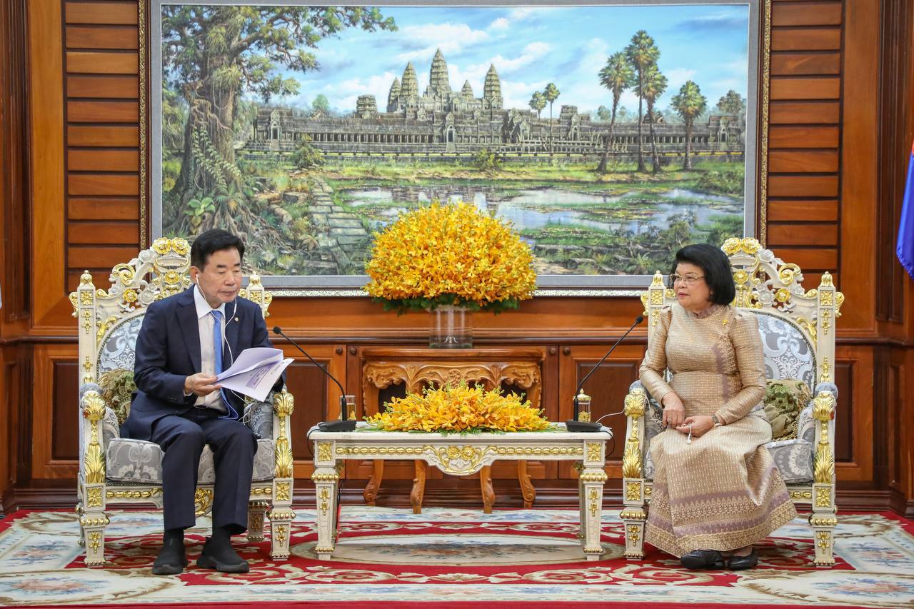 សម្តេចរដ្ឋសភាធិបតី ឃួន សុដារី នីតិកាលទី៧ នៃរដ្ឋសភា ជាចំណុចរបត់ លើកដំបូង ក្នុងប្រវត្តិសាស្ត្រកម្ពុជា មានការផ្លាស់ប្តូរអំណាចដោយសន្តិវិធី