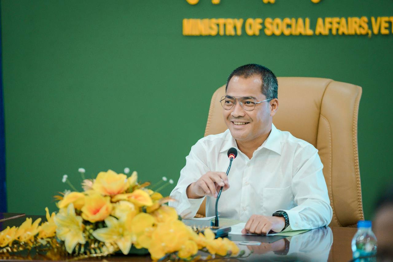 រដ្ឋមន្ត្រីក្រសួងសង្គមកិច្ច ដឹកនាំកិច្ចប្រជុំការធ្វើបទបង្ហាញអំពីរចនាសម្ព័ន្ធ និងតួនាទីរបស់អគ្គាធិការដ្ឋាន, នាយកដ្ឋានសវនកម្មផ្ទៃក្នុង និងរដ្ឋបាលស្មុំកូនអន្តរប្រទេស