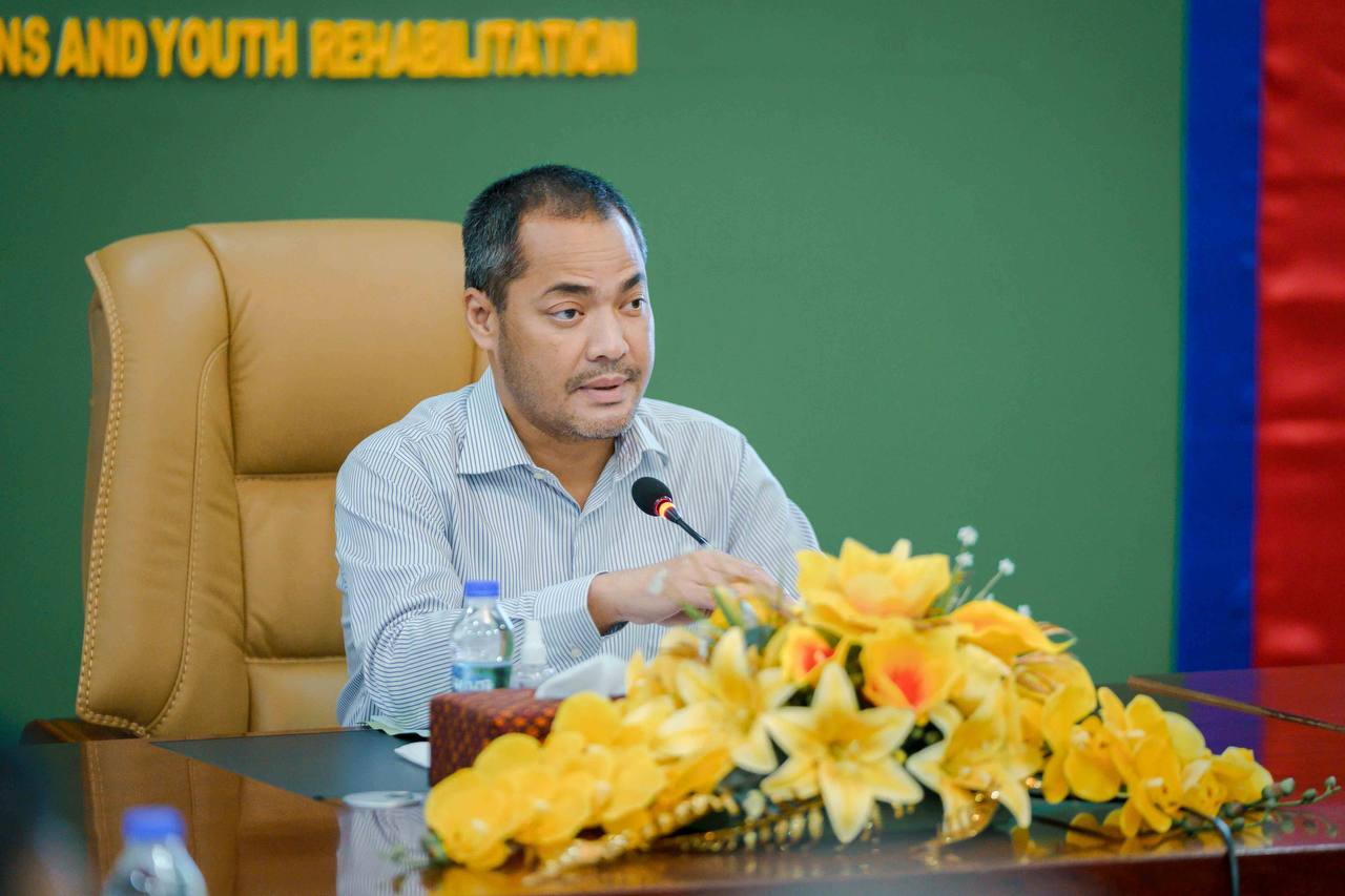 រដ្ឋមន្ត្រីក្រសួងសង្គមកិច្ច ដឹកនាំកិច្ចប្រជុំការធ្វើបទបង្ហាញអំពីរចនាសម្ព័ន្ធ និងតួនាទីរបស់វិទ្យាស្ថានជាតិសង្គមកិច្ច