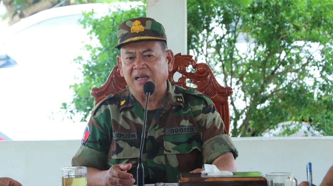 មេបញ្ជាការសឹករងខេត្តកំពង់ធំ ត្រួតពិនិត្យសកម្មភាពហ្វឹកហ្វឺនបំប៉នពង្រឹងកងកម្លាំង ប្រចាំឆ្នាំ២០២៣