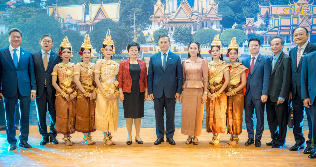 សម្ដេចធិបតី ហ៊ុន ម៉ាណែត កោតសរសើរ និងវាយតម្លៃខ្ពស់ចំពោះក្រុមការងារ និង អាជីវករ ដែលបាននាំយកផលិតផលរបស់កម្ពុជា មកតាំងបង្ហាញក្នុងពិព័រណ៍អាស៊ាន-ចិន លើកទី២០