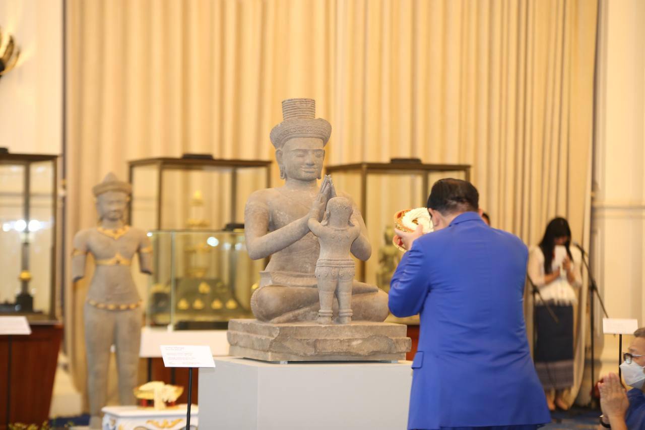 សម្តេចធិបតី៖ ប្រទេសមានសុខសន្ដិភាព ព្រលឹងដូនតា និងរូបចម្លាក់បុរាណខ្មែរ