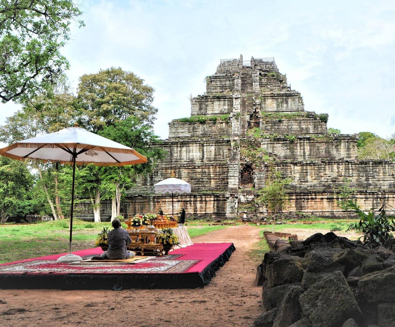 រាជរដ្ឋាភិបាលកម្ពុជា អំពាវនាវដល់ប្រជាពលរដ្ឋទូទាំងប្រទេស ទូងស្គរ ទះប៉ោត និងគោះត្រដោកតាមគ្រប់មធ្យោបាយដែលខ្លួនមាននៅវេលាម៉ោង ០៧:០០ ព្រឹក ថ្ងៃទី២០ កញ្ញា ២០២៣