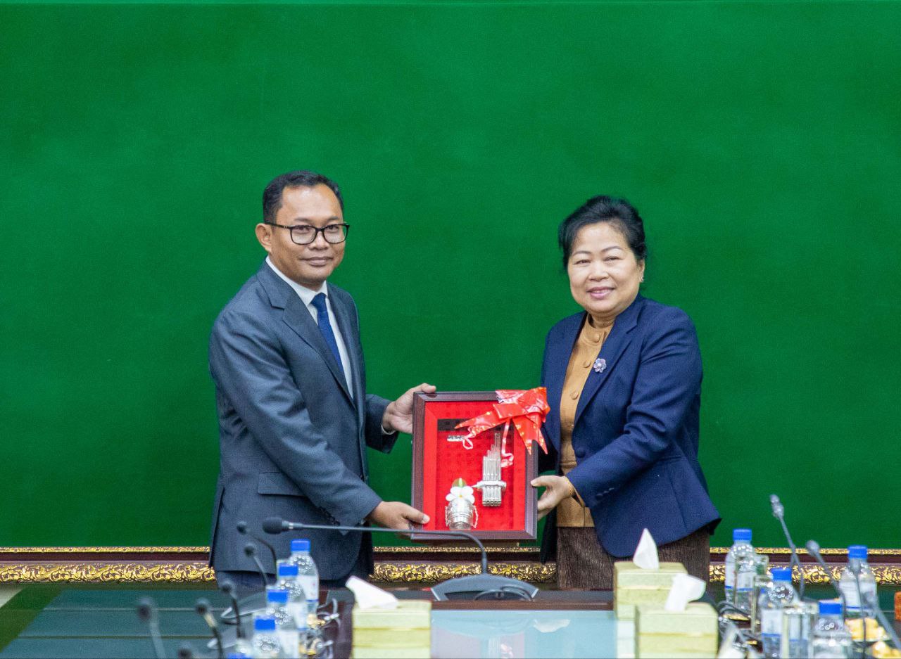 សហព័ន្ធសហជីពនៃសាធារណរដ្ឋប្រជាមានិតឡាវ (LFTU) ប្តេជ្ញាគាំទ្រកម្ពុជាក្នុងការអនុវត្តគោលនយោបាយលើវិស័យការងារនៅលើឆាកអន្តរជាតិ ទាំងក្នុងក្របខណ្ឌអាស៊ាន និងពហុភាគីនានា