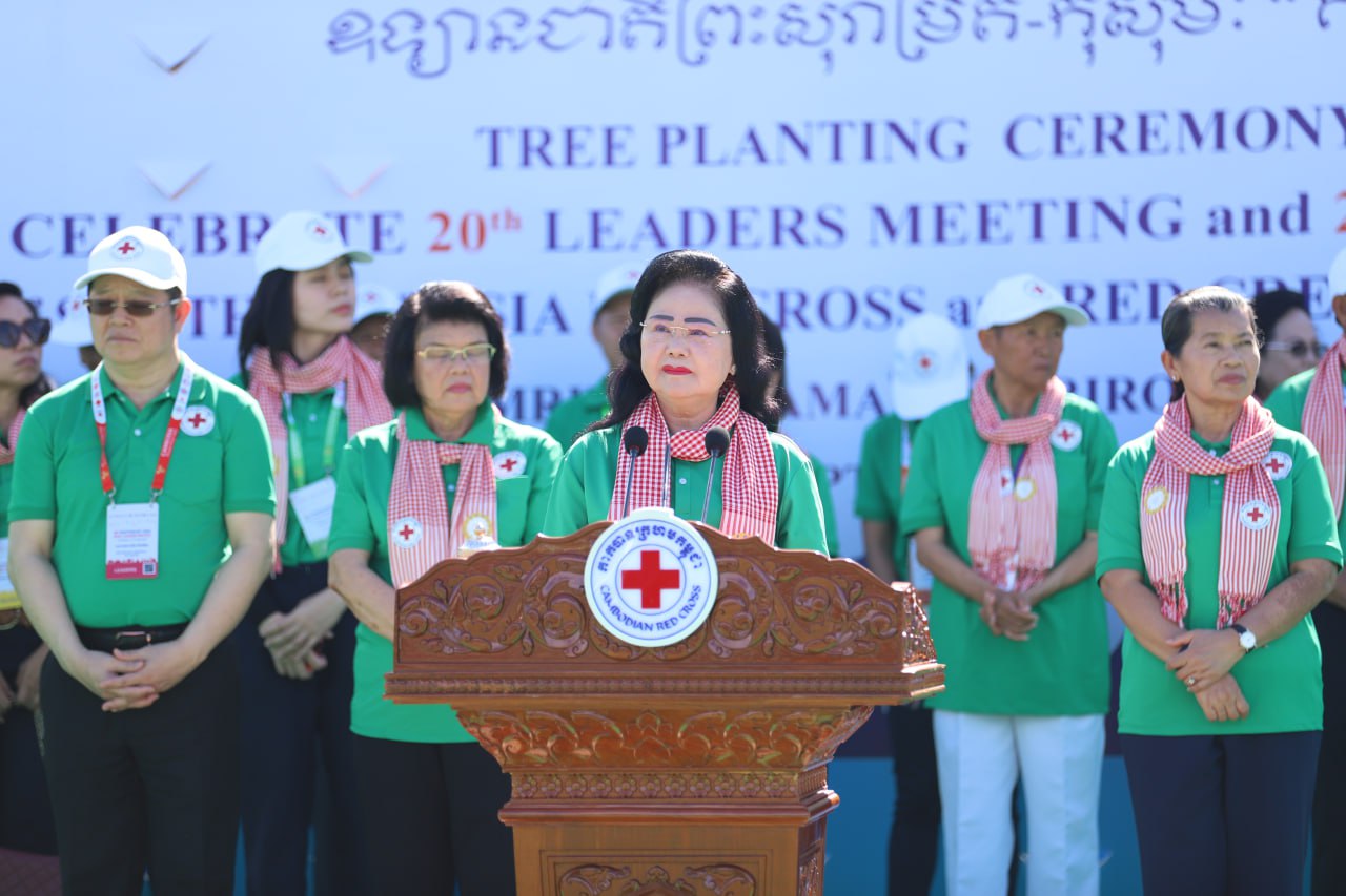 សម្ដេចកិត្តិព្រឹទ្ធបណ្ឌិត ប៊ុន រ៉ានី ហ៊ុន សែន ៖ កាកបាទក្រហមកម្ពុជា គឺជាកម្លាំងចូលរួមមិនអាចខ្វះបានក្នុងការការពារ ធនធានព្រៃឈើប្រកបដោយខ្យល់បរិសុទ្ធ បរិស្ថានបៃតង និងសុខុមាលភាពមនុស្សជាតិ