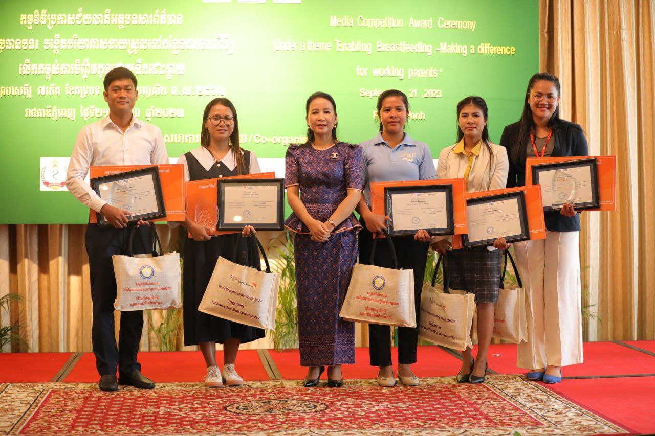 អ្នកសារព័ត៌មានប្រាំរូបឈ្នះជ័យលាភីសរសេរអត្ថបទលើកកម្ពស់ការចិញ្ចឹមកូនដោយទឹកដោះម្តាយ