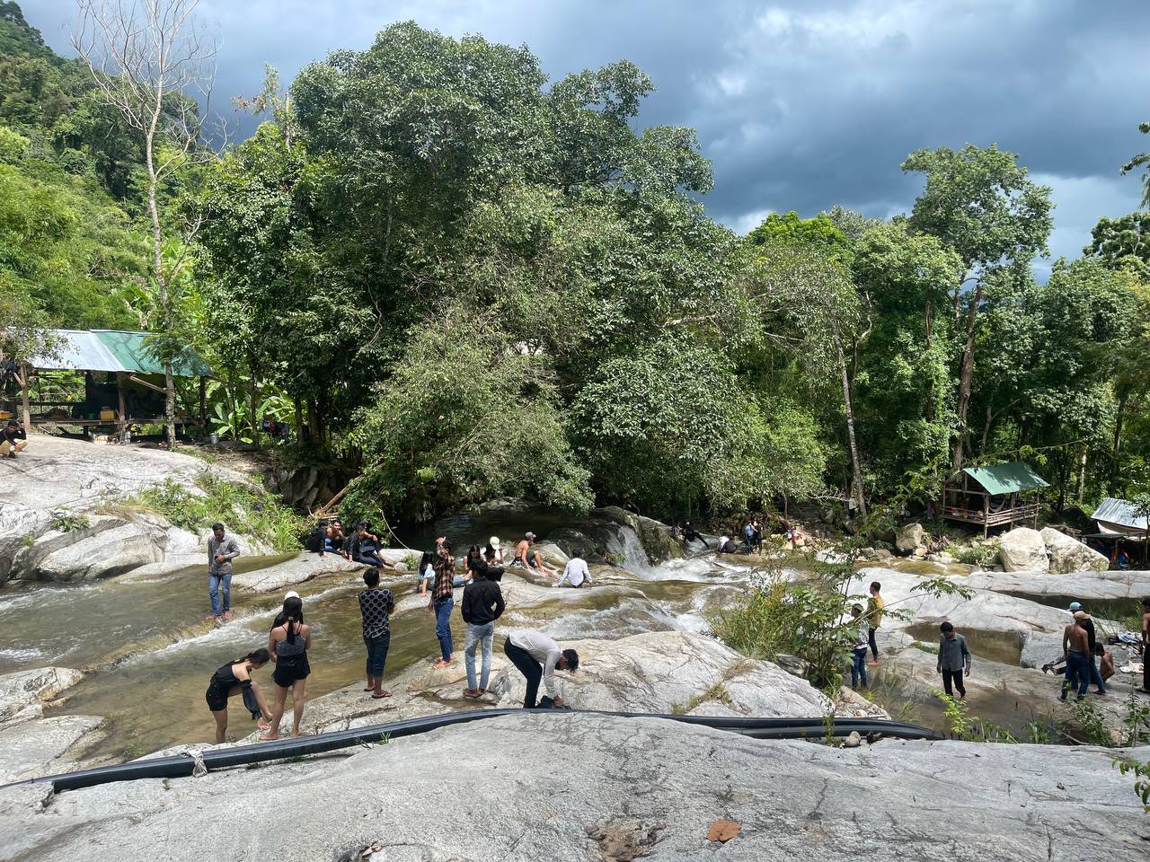 ទឹកធ្លាក់ជ្រាវ តំបន់ទេសចរបែបធម្មជាតិកំពុងទាក់ទាញភ្ញៀវទេសចរចូលកម្សាន្តរៀងរាល់ថ្ងៃ