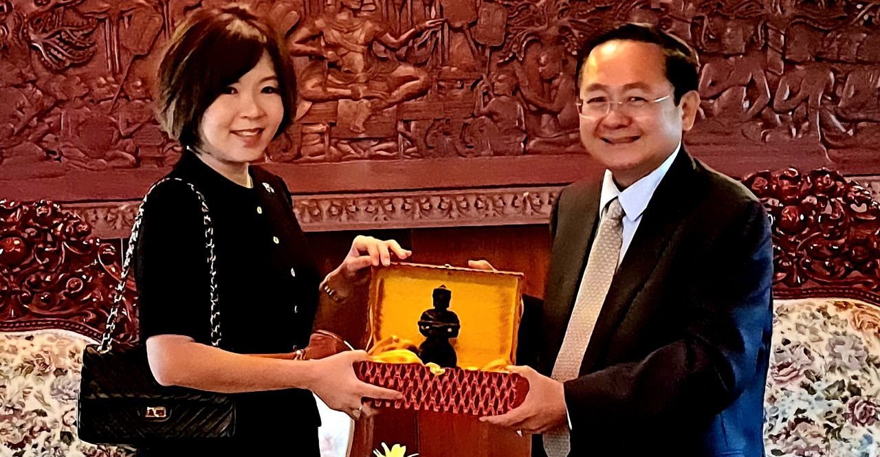 ឯកឧត្តម សុខ លូ ស្នើដល់ទូតសិង្ហបុរី ឲ្យជួយបណ្ដុះបណ្ដាលធនធានមនុស្ស និងជួយទាក់ទាញអ្នកវិនិយោគិនឲ្យមកខេត្តបាត់ដំបង