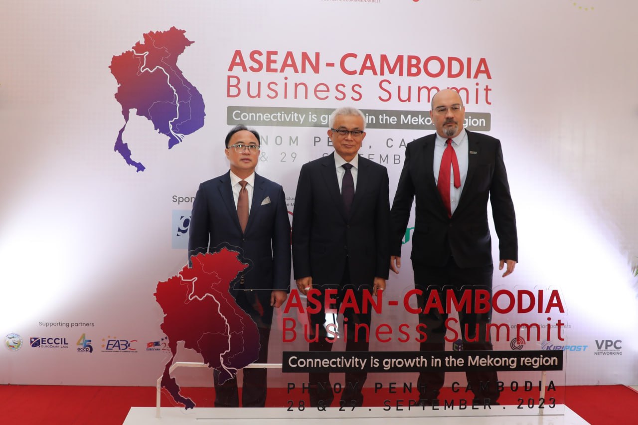 កម្ពុជាអំពាវនាវឱ្យមានការពង្រឹងការតភ្ជាប់ធុរកិច្ចក្នុងតំបន់អាស៊ាននិងស្នើឱ្យដៃគូស្វែងរកលទ្ធភាពធុរកិច្ចនៅកម្ពុជា
