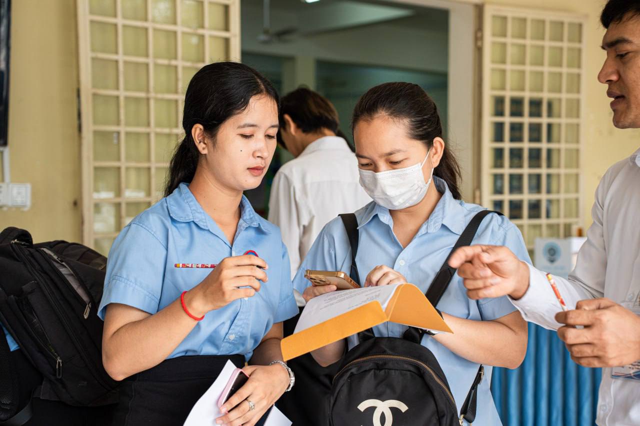 យុវជនសង្ឃឹមថានឹងទទួលបានការងារធ្វើក្រោយពីបានដាក់ពាក្យនៅ NEA