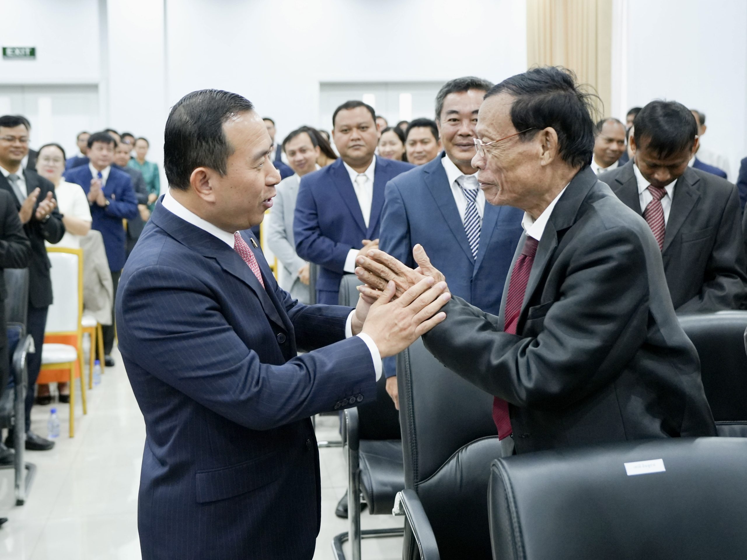 ឯកឧត្តម ហួត ហាក់ សំណេះ សំណាល ជាមួយនិវត្តជន ក្រសួងអធិការកិច្ច ក្រោមប្រធាន​បទ នំខ្មែរថែសន្តិភាព