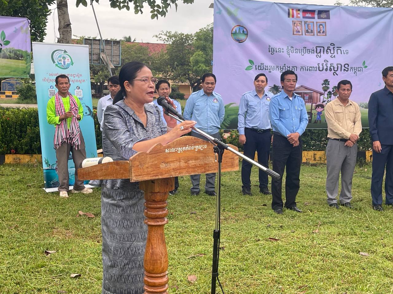 សិស្ស គ្រូ និងអាជ្ញាធររួមគ្នាកាត់បន្ថយការប្រើប្រាស់សំណល់ប្លាស្ទិក