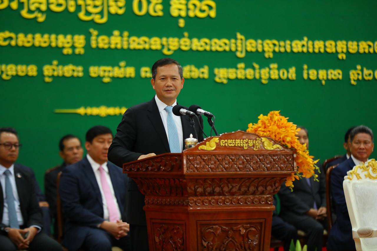 នាយករដ្ឋមន្ត្រីកម្ពុជា៖ អតីតកាល និងបច្ចុប្បន្ន ខុសគ្នាឆ្ងាយណាស់ ចំពោះការវិវត្តន៍វិជ្ជមាននៃការអប់រំ