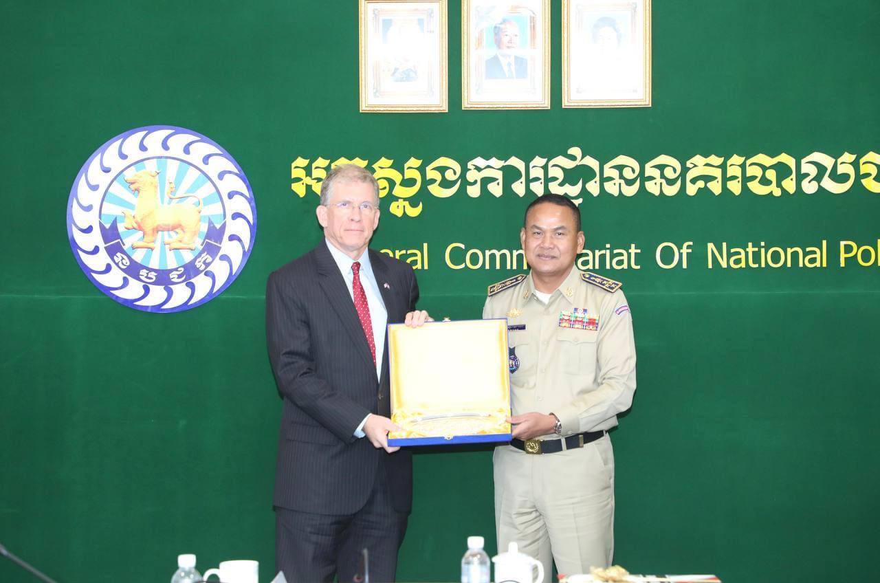 ឯកអគ្គរដ្ឋទូត អាមេរិក វាយតម្លៃខ្ពស់ចំពោះកិច្ចសហប្រតិបត្តការ កងកម្លាំងអនុវត្តច្បាប់ អាមេរិកជាមួយកងកម្លាំងអគ្គស្នងការនគរបាលជាតិ ក្នុងការប្រយុទ្ធប្រឆាំងបទល្មើសឆ្លងដែនគ្រប់ប្រភេទ