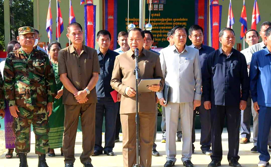 ឯកឧត្ដម ឆាយ ប្ញទ្ធិសែន សន្យាជួយសាងសង់អគារស្នាក់នៅ បង្គន់អនាម័យ និងអាងស្តុកទឹក ជូនដល់កងពលតូចថ្មើរជើងលេខ៥២