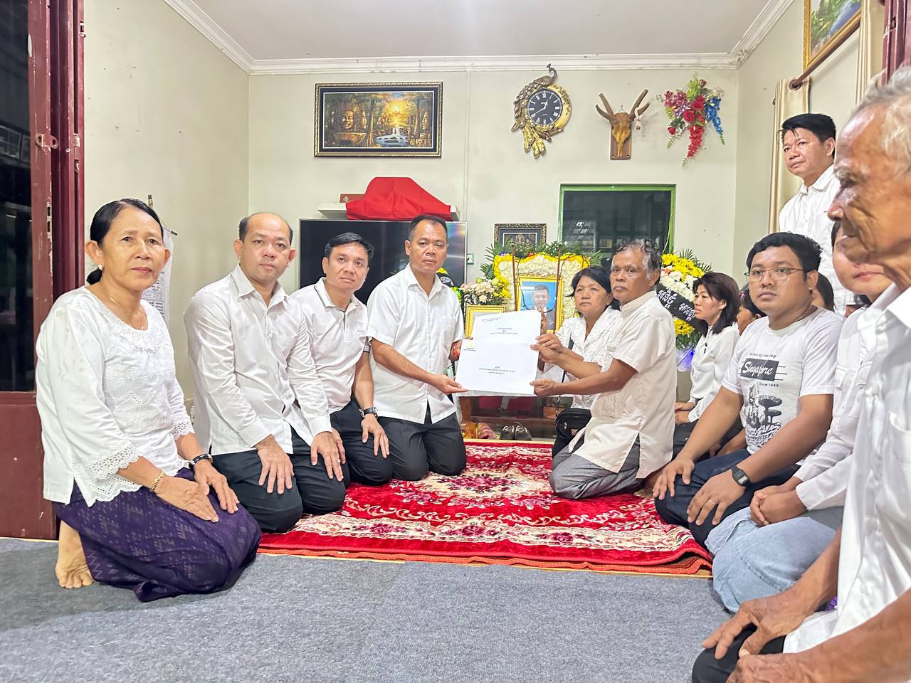 សម្តេចធិបតី ហ៊ុន ម៉ាណែត បានទូរសព្ទជួបផ្ទាល់ជាមួយក្រុមគ្រួសារនៃសពនិស្សិតដែលបាត់បង់ជីវិត ក្នុងការវាយប្រយុទ្ធគ្នារវាងកងទ័ពអ៊ីស្រាអែល និងក្រុមហាម៉ាស់ ដេីម្បីបញ្ជាក់ពីការសោកស្តាយ និងចូលរួមរំលែកទុក្ខយ៉ាងក្រៀមក្រំបំផុត