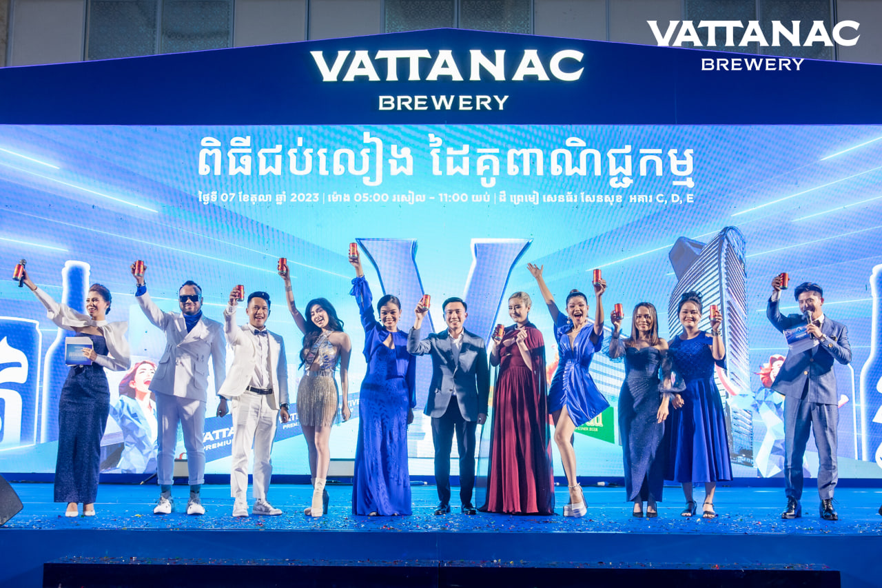 ដៃគូពាណិជ្ជកម្មរបស់ក្រុមហ៊ុន វឌ្ឍនៈ ប្រ៊ូវើរី ទូទាំងប្រទេសមកជប់លៀងជុំគ្នា អបអរភាពជោគជ័យ និងសម្ពោធផលិតផលថ្មីភេសជ្ជៈប៉ូវកម្លាំងគ្រុឌកូឡា