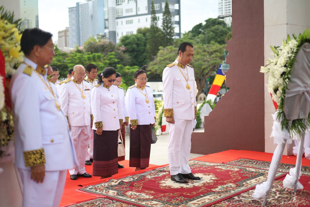 ប្រតិភូក្រសួងព័ត៌មាន អញ្ជើញគោរពព្រះវិញ្ញាណក្ខន្ធ ព្រះបរមរតន កោដ្ឋ