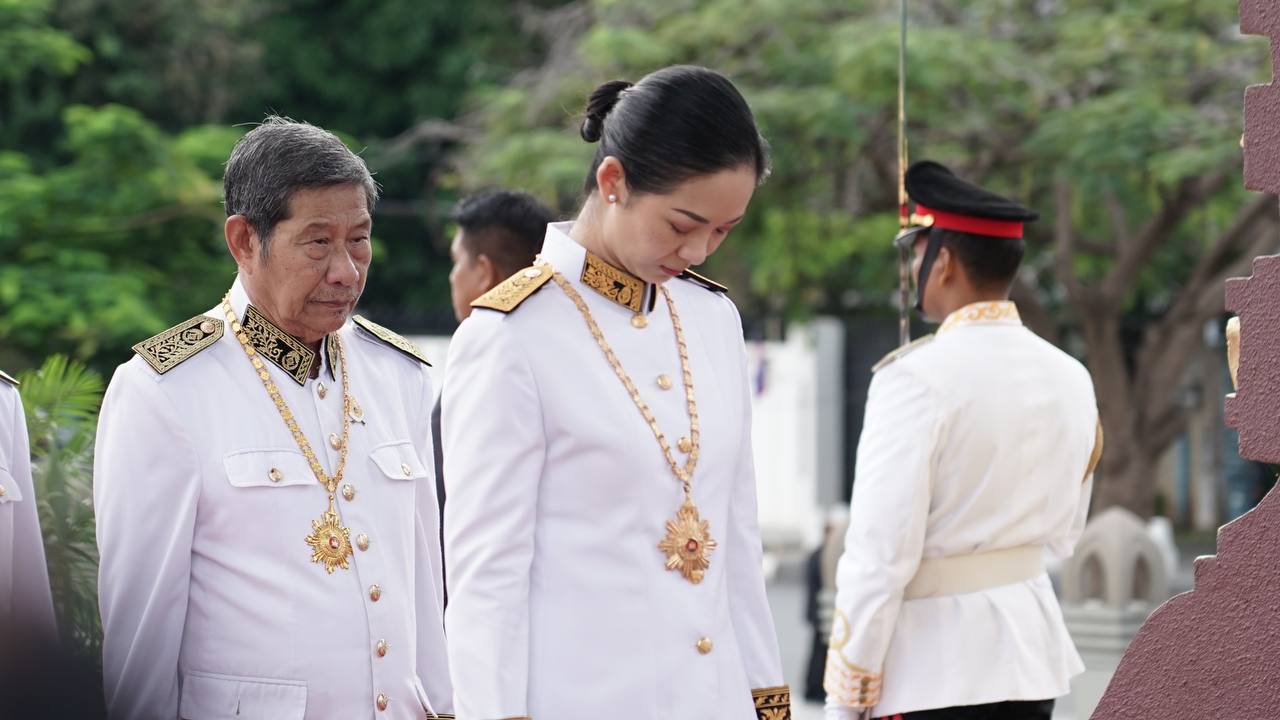 ប្រតិភូក្រសួងពាណិជ្ជកម្ម អញ្ជើញគោរពព្រះវិញ្ញាណក្ខន្ធ ព្រះបរមរតន កោដ្ឋ