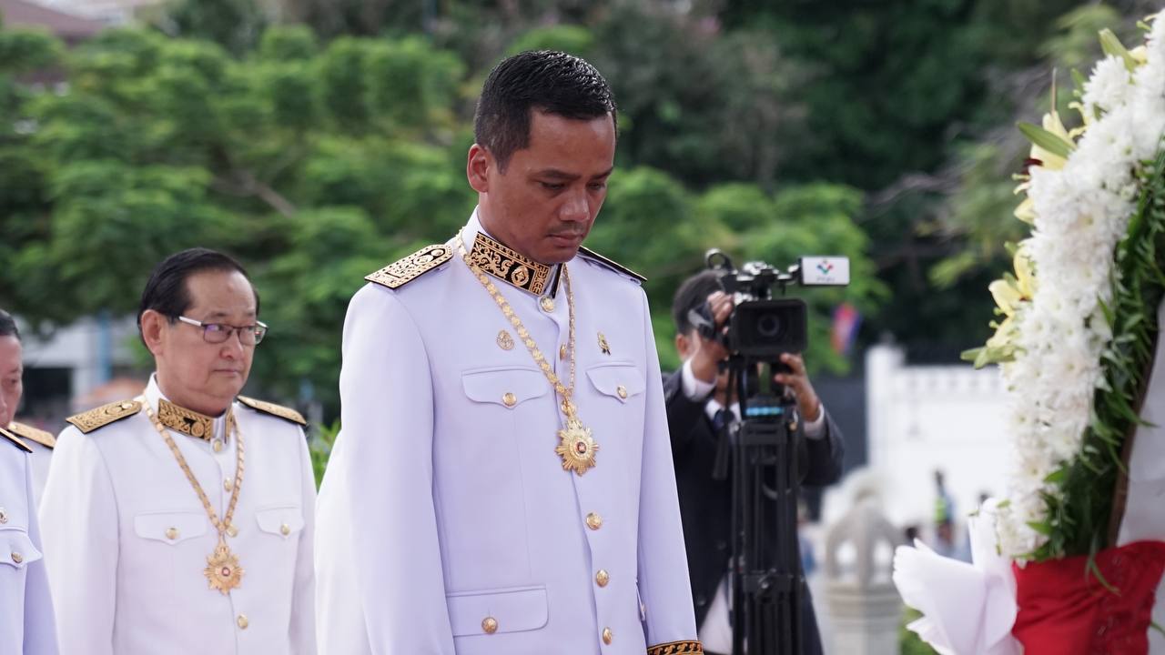 ប្រតិភូក្រសួងមហាផ្ទៃ អញ្ជើញគោរពព្រះវិញ្ញាណក្ខន្ធ ព្រះបរមរតនកោដ្ឋ