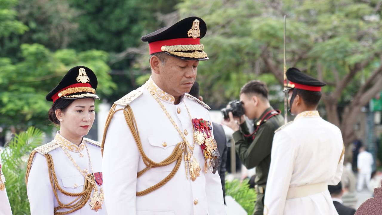 ប្រតិភូក្រសួងកាពារជាតិ អញ្ជើញគោរពព្រះវិញ្ញាណក្ខន្ធ ព្រះបរមរតនកោដ្ឋ