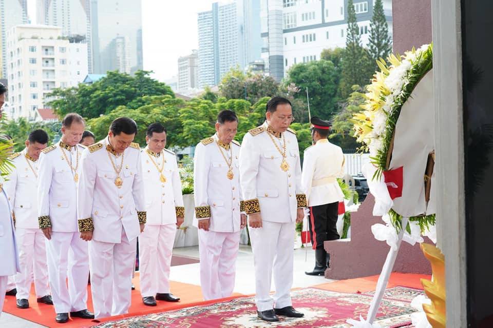 ប្រតិភូក្រសួងធម្មការ និងសាសនា អញ្ជើញគោរពព្រះ វិញ្ញាណ ក្ខន្ធ ព្រះបរមរតនកោដ្ឋ