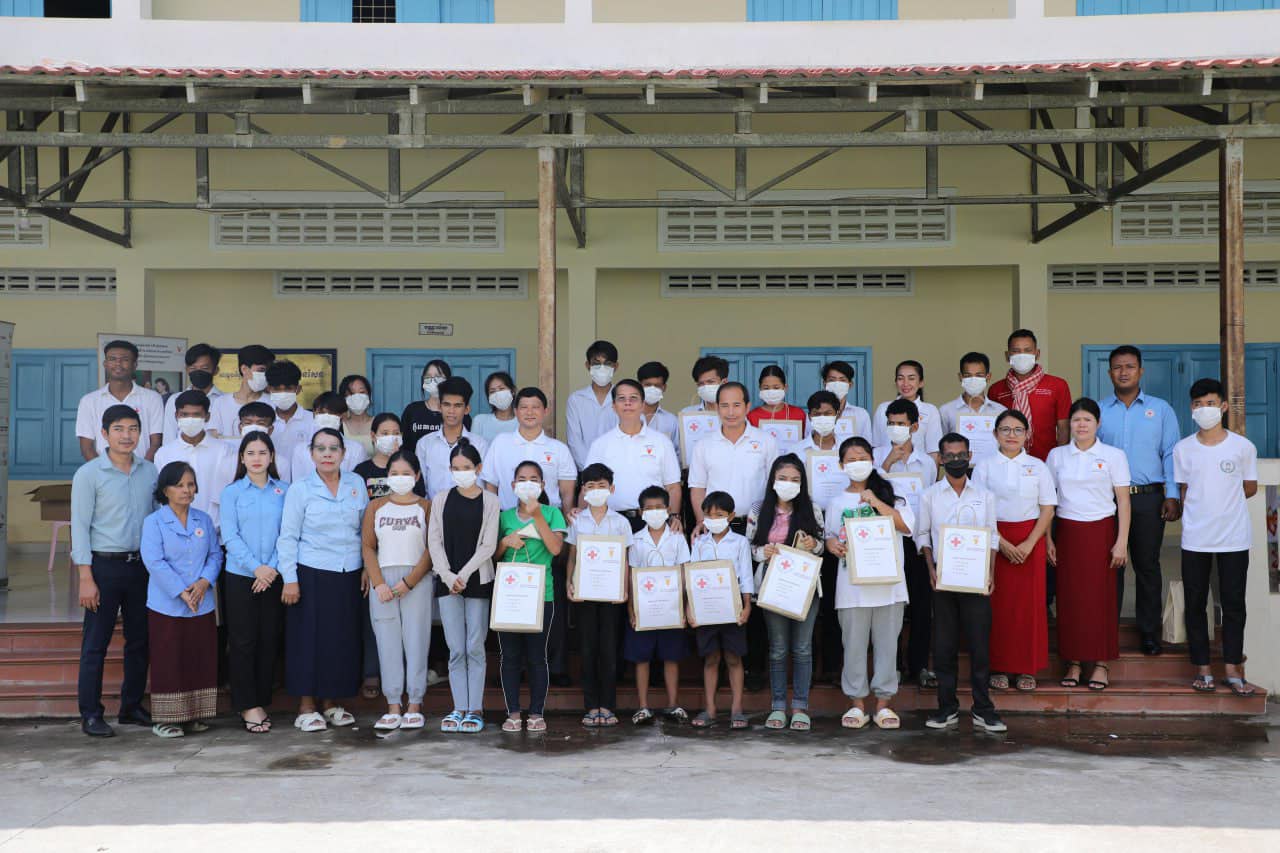 កាកបាទក្រហមកម្ពុជា បន្តចូលរួមផ្តល់កម្លាំងចិត្តដល់កុមាររងគ្រោះដោយសារមេរោគអដេស៍