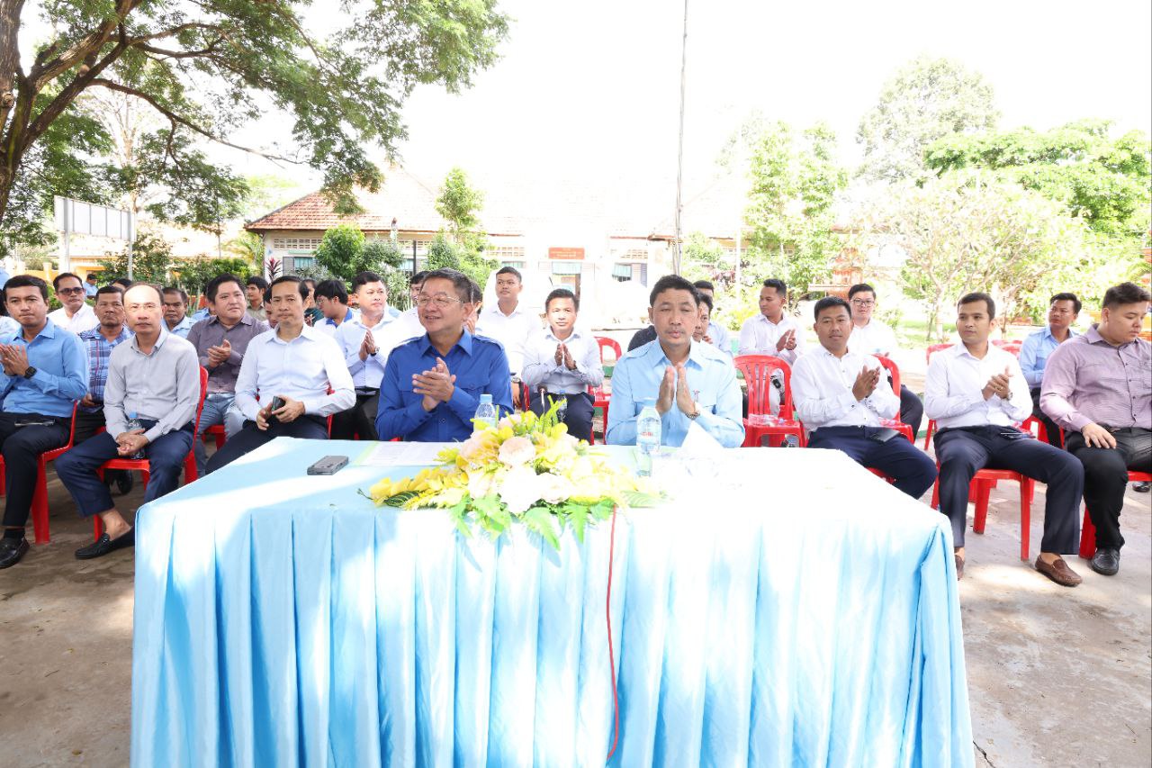 ក្រោមម្លប់ដ៏ត្រជាក់ នៃសន្តិភាព ទើបយើងមានលទ្ធភាព ក្នុងការ កសាង និងអភិវឌ្ឍន៍ប្រទេសជាតិ ឱ្យមានការរីកចម្រើន លើគ្រប់ វិស័យ