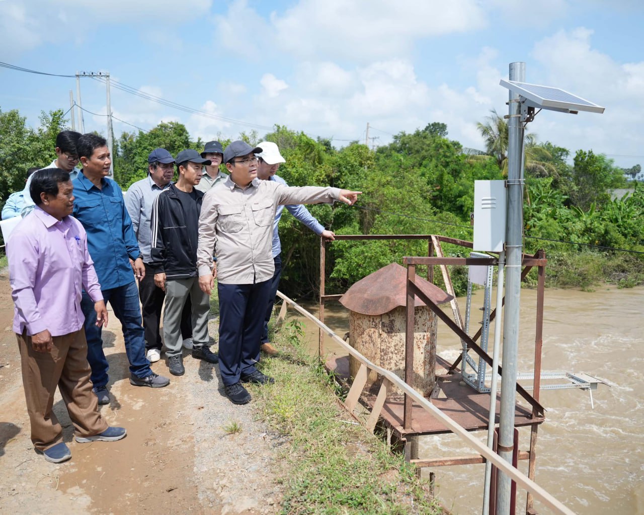 រយៈពេលមួយខែមានខេត្តចំនួន១២ បានរងផលប៉ះពាល់ដោយសារទឹកជំនន់ ខណៈដែលភ្លៀងនៅតែបន្តធ្លាក់