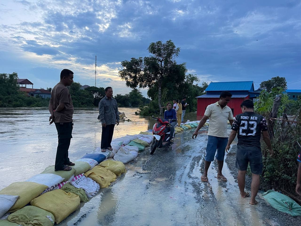 ក្រសួងធនធានទឹក៖ កម្ពុជានឹងបន្តមានភ្លៀងធ្លាក់លាយឡំនឹងខ្យល់កន្ត្រាក់រហូតដល់ដើមខែវិច្ឆិកា