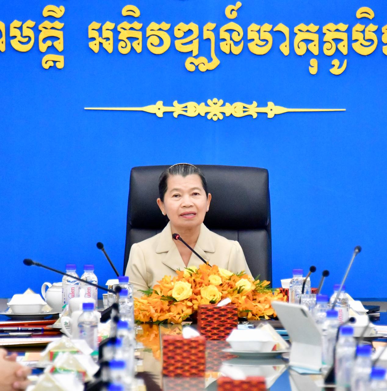សម្តេចកិត្តិសង្គហបណ្ឌិត ម៉ែន សំអន ដឹកនាំកិច្ចប្រជុំរៀបចំ មហា សន្និបាតរណសិរ្សសាមគ្គី អភិវឌ្ឍន៍មាតុភូមិកម្ពុជា លើកទី៦(២ធ្នូ ១៩៧៨ – ២ធ្នូ ២០២៣)