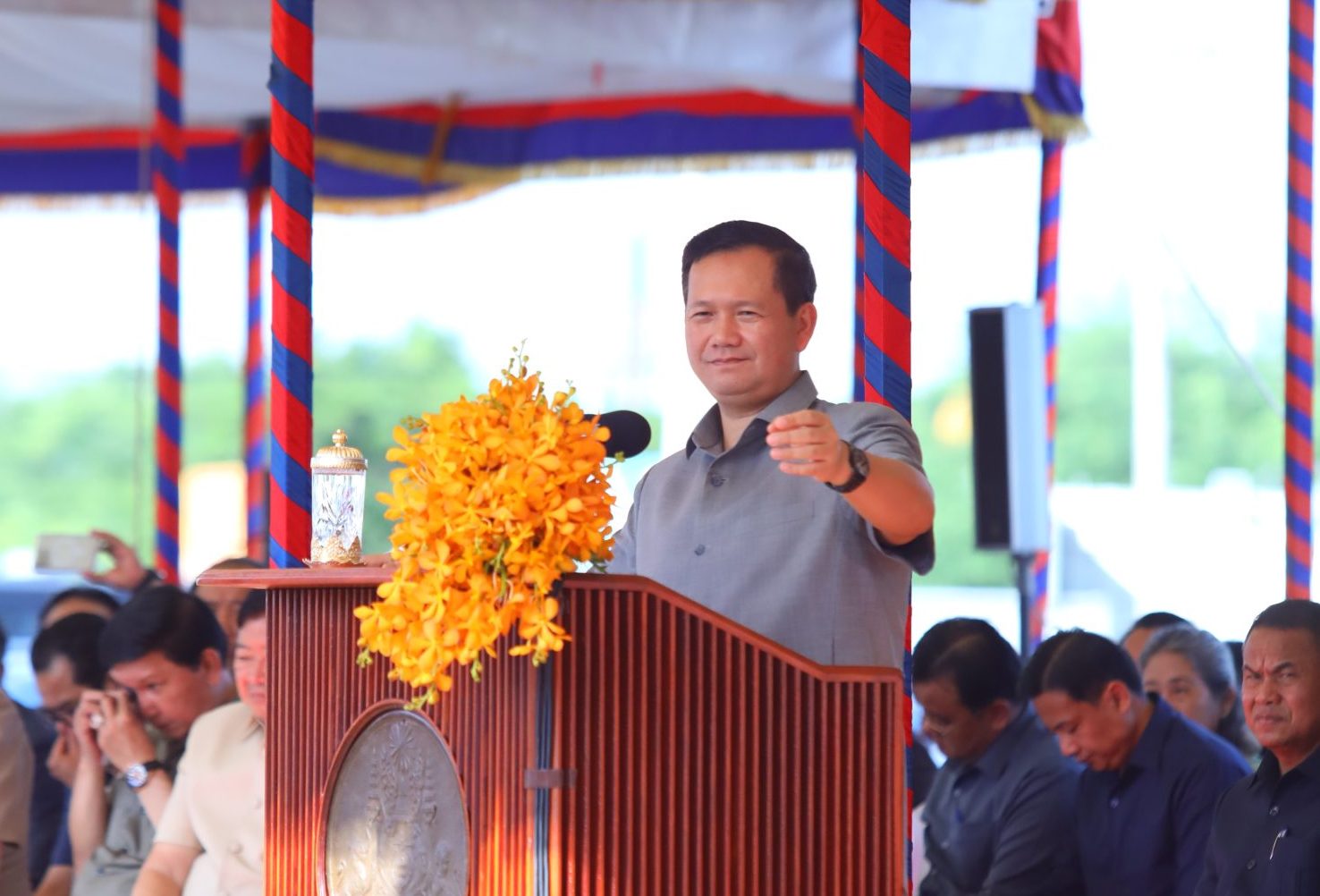 ប្រមុខរាជរដ្ឋាភិបាល ៖ កម្ពុជា មិនខ្ចីគេ រហូតវ័ណ្ឌកឡើយ ហើយខ្ចីមកបម្រើសេដ្ឋកិច្ច មិនមែនខ្ចីទិញរថយន្ត និងយន្តហោះទេ