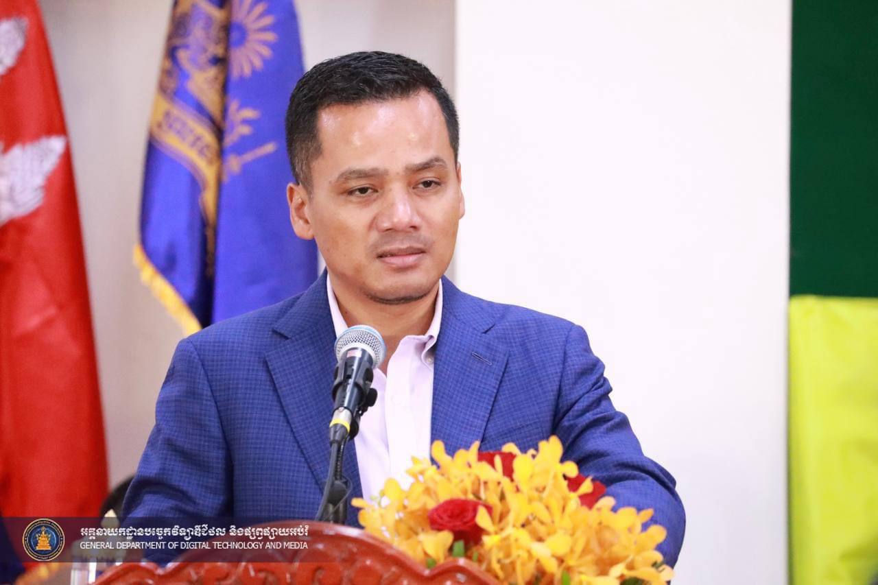ឯកឧត្តមអភិសន្តិបណ្ឌិត ស សុខា ជំរុញមន្រ្តីច្រកទ្វារព្រំដែ ន អន្តរជាតិ ប៉ោយប៉ែតត្រូវលះបង់កម្លាំងកាយចិត្តផ្តល់សេវា ជូនភ្ញៀវកាន់តែល្អប្រសើរ