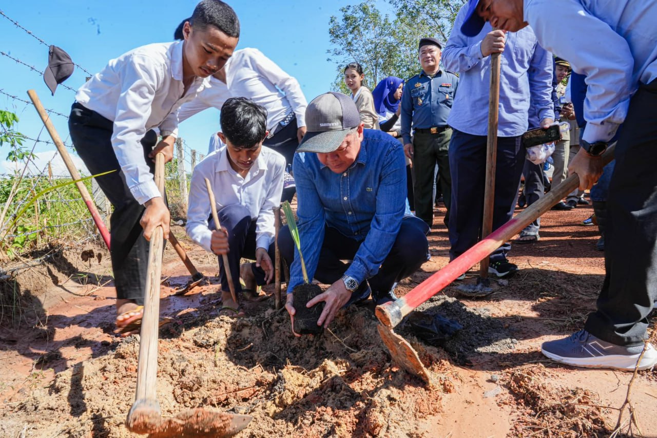កូន​ត្នោតចំនួន ១ ០០០ដើម ត្រូវបានដំានៅតាមបណ្តោយផ្លូវល្បឿនលឿន​ ​ក្នុង​ខេត្តព្រះសីហនុ