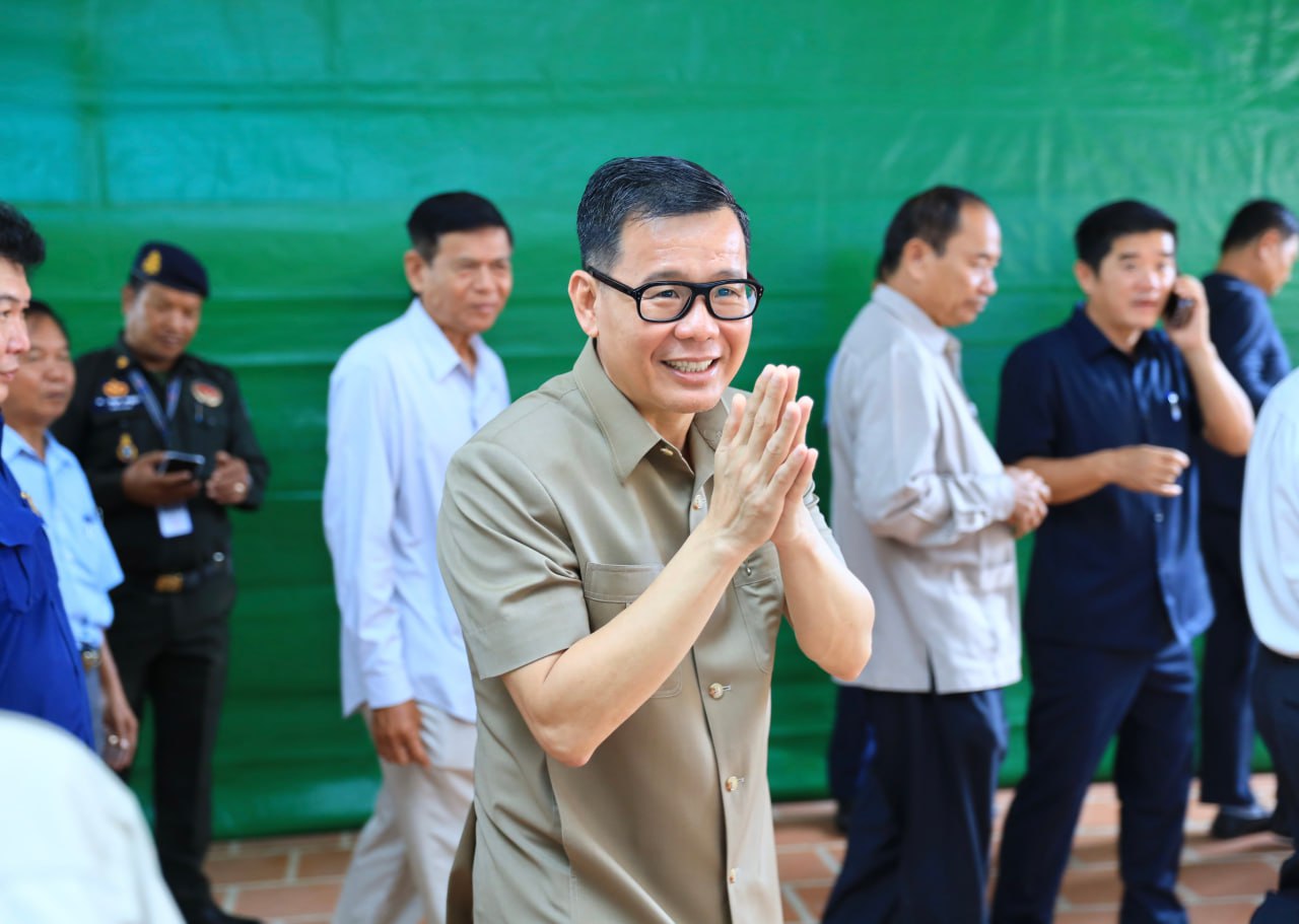 ប្រជាពលរដ្ឋរងគ្រោះដោយទឹកជំនន់ស្ទឹងព្រែកត្នោតចំនួន ១០៨គ្រួសារ នៅខណ្ឌកំបូល ទទួលបាលស្រូវពូជរបស់ សម្ដេចបវរធិបតីហ៊ុន ម៉ាណែត