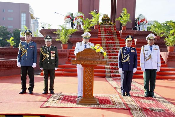 រដ្ឋបាលខេត្តកំពង់ធំ ប្រារព្ធពិធីអបអរសាទរខួប អនុស្សាវរីយ៍ លើកទី៧០ នៃទិវាបុណ្យឯករាជ្យជាតិ ៩ វិច្ឆិកា និងទិវាកំណើត នៃកងយោធពលខេមរភូមិន្ទ