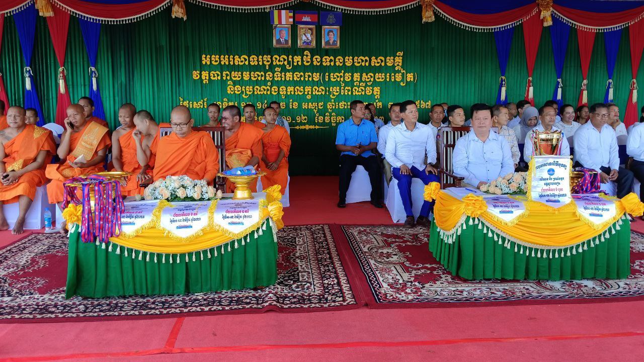 ព្រះចៅអធិការវត្តស្វាយរមៀត សហការជាមួយអាជ្ញាធរពាក់ព័ន្ធ រៀបចំពិធីប្រណាំងទូកប្រពៃណី រយៈពេលពីរថ្ងៃ នៅបារាយណ៍ ទឹកថ្លា នៃរមណីយដ្ឋានអង្គរ