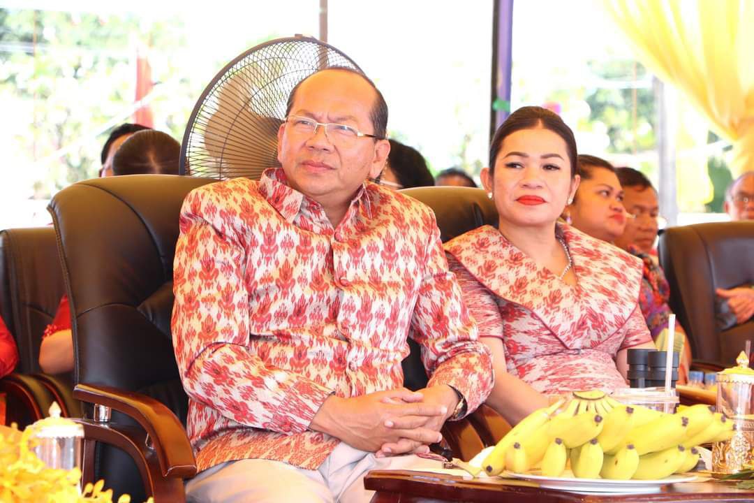 ទេសចរនិងសេវាករថ្លែងអំណរគុណអាជ្ញាធរខេត្តកំពតដែលរៀបចំពិធីប្រណាំងទូកបានល្អនិងទាក់ទាញបំផុត