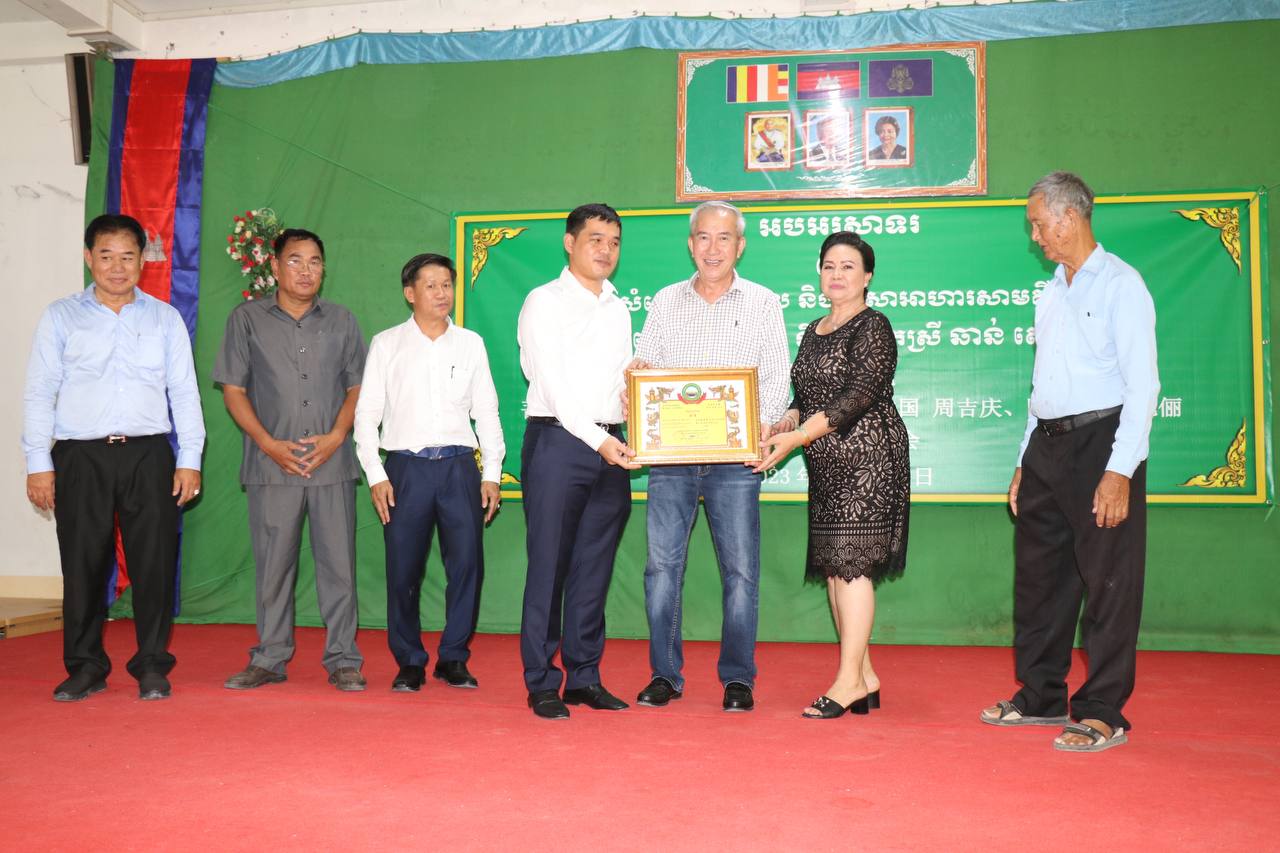 សាលារដ្ឋ និង ឯកជន បានរួមចំណែកយ៉ាងសំខាន់ ក្នុងការអភិវឌ្ឍន៍ ធនធាន មនុស្ស