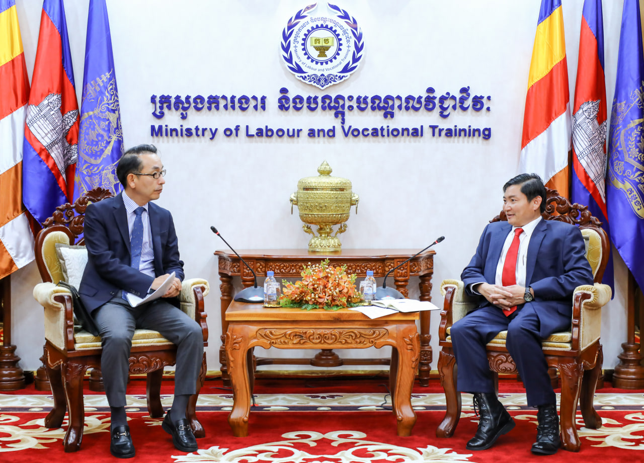 ក្រសួងការងារ និង ក្រុមហ៊ុនយក្សរបស់កូរ៉េ បង្កើតកិច្ចសហការអភិវឌ្ឍធនធានមនុស្សកម្ពុជា ក្នុងវិស័យឧស្សាហកម្មធុនធ្ងន់