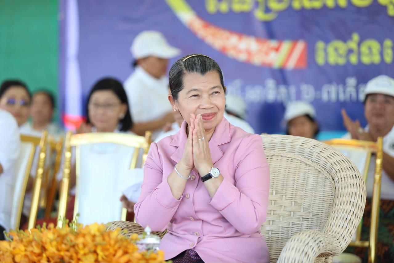 សម្តេចកិត្តិសង្គហបណ្ឌិត ម៉ែន សំអន អំពាវនាវប្រជាពលរដ្ឋអញ្ជើញចូលរួមកម្សាន្ដសប្បាយ នៅក្នុងពិធីអុំទូកនៅខេត្តស្វាយរៀង