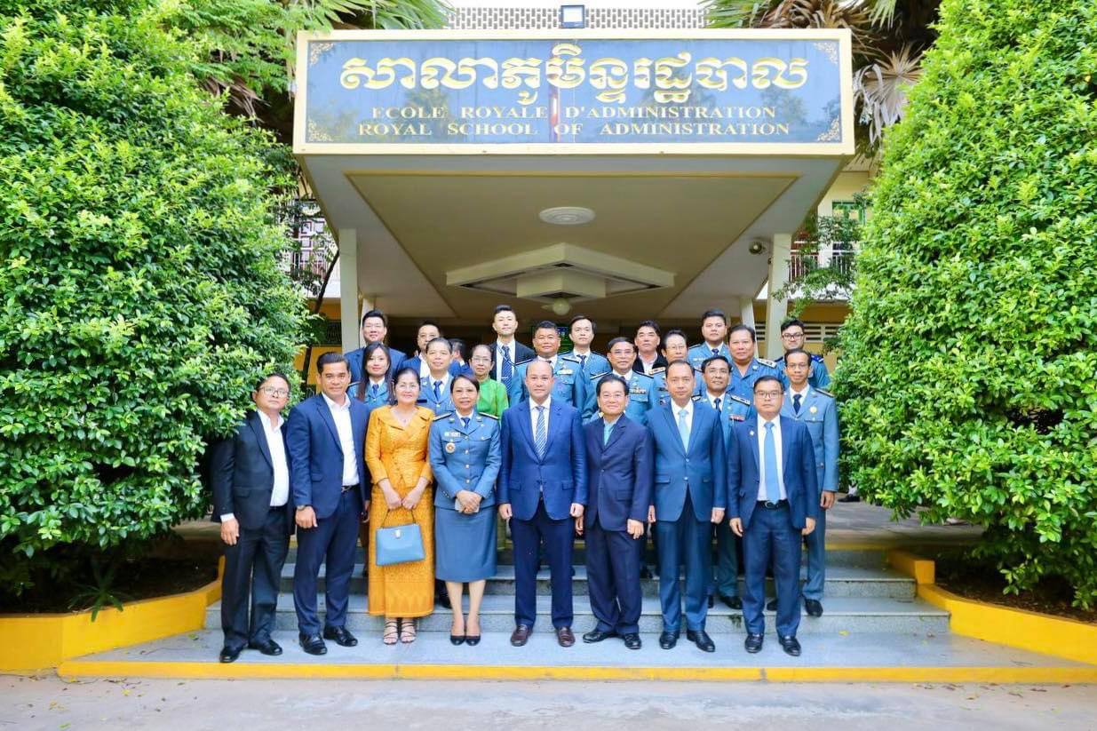 ក្រសួងព័ត៌មាន សាលាភូមិន្ទរដ្ឋបាល និងសាលាជាតិគយ ចុះ ហត្ថលេខា លើអនុស្សរណៈនៃការយោគយល់គ្នា