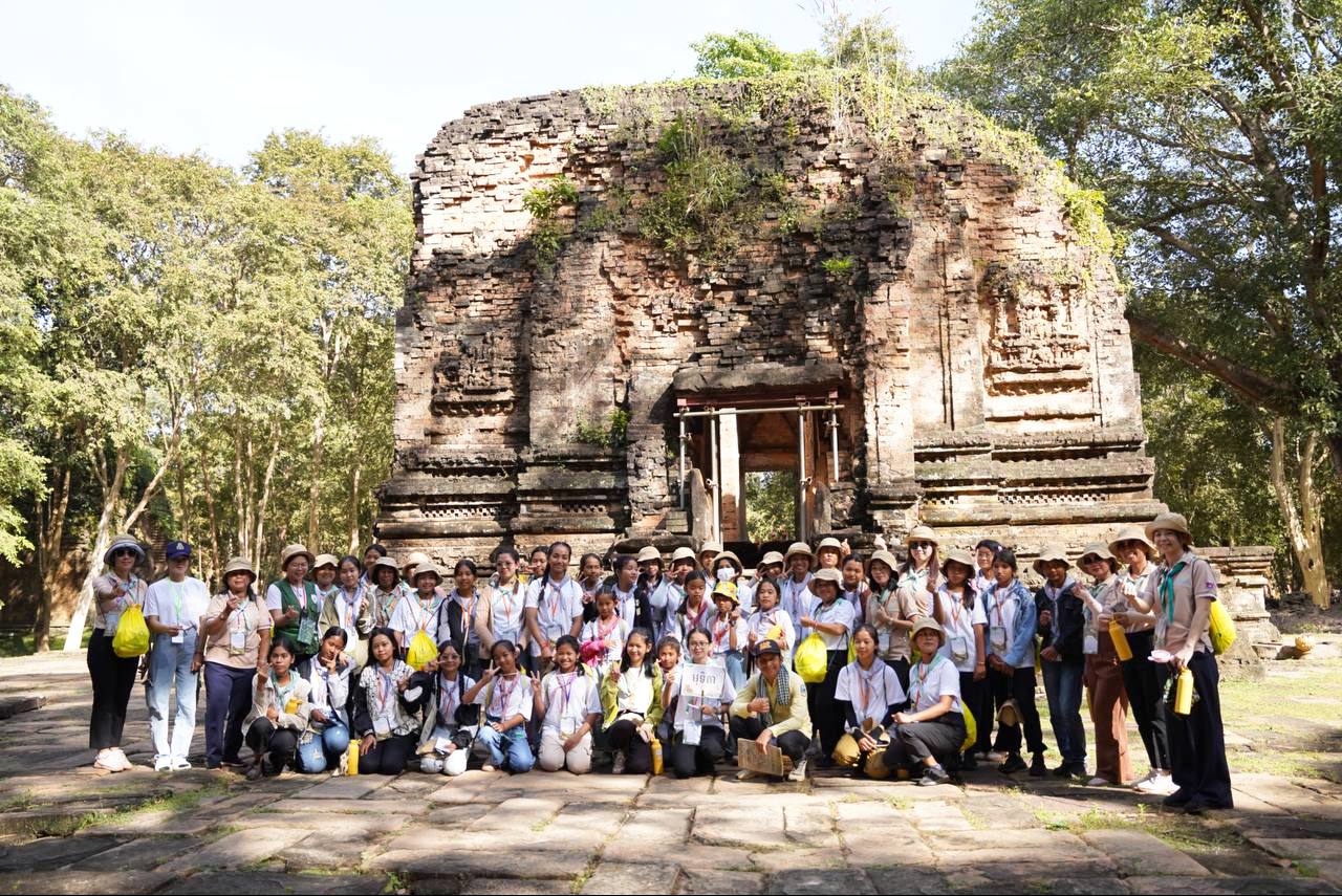 សមាគមកាយប្ញទ្ធិនារីកម្ពុជា ដឹកនាំយុវជនធ្វើទស្សនកិច្ចសិក្សា នៅរមណីយដ្ឋានប្រាសាទសម្បូរព្រៃគុក