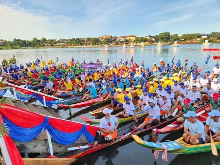 ខេត្តរតនគិរី៖ ពិធីបុណ្យអុំទូកថ្ងៃទី១ នៅបឹងកន្សែង