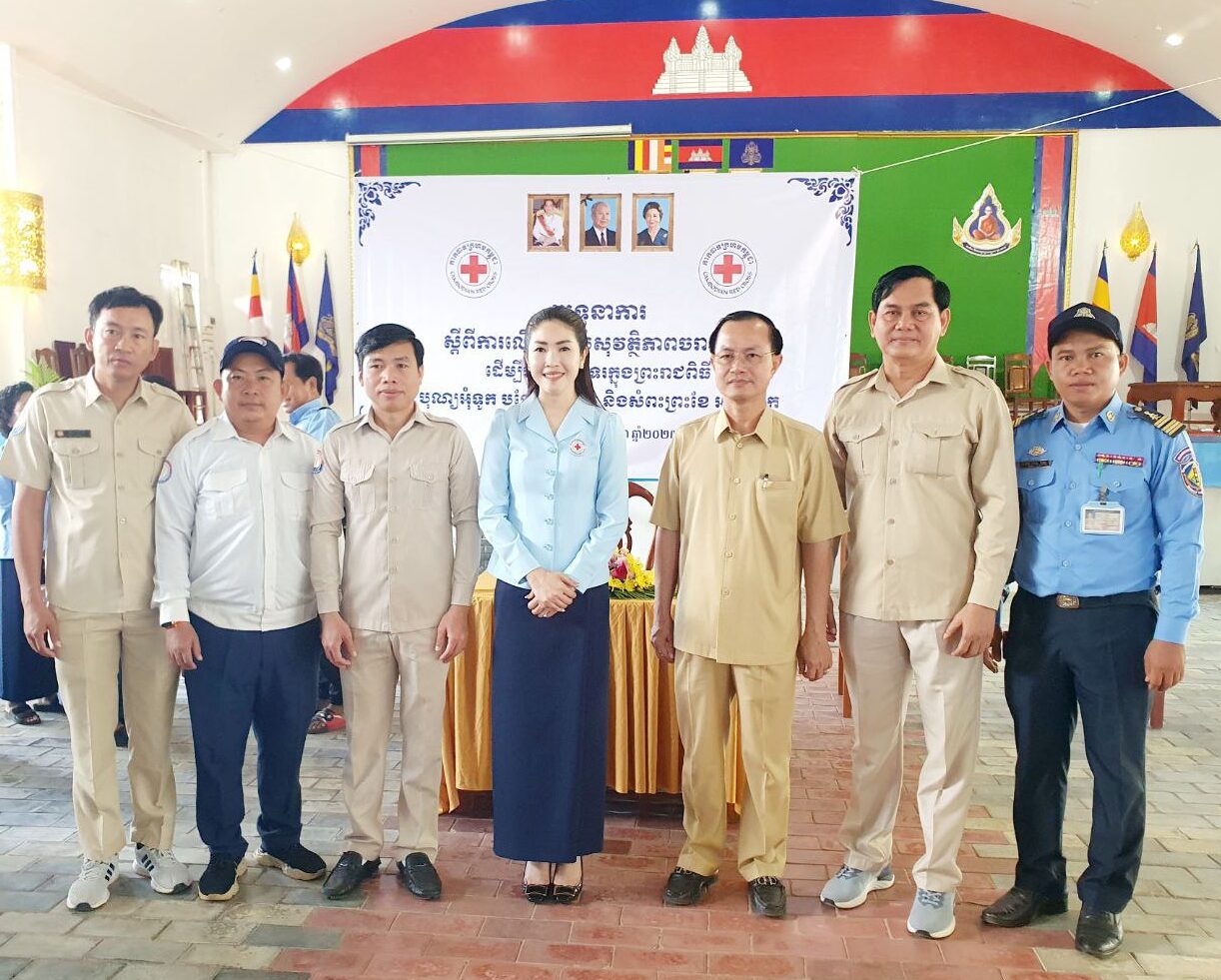 សាខាកាកបាទក្រហមកម្ពុជាខេត្តសៀមរាប សហការជាមួយស្ថាប័ន ជំនាញ បើកយុទ្ធនាការលើកកម្ពស់សុវត្ថិភាពចរាចរណ៍ ផ្លូវគោក